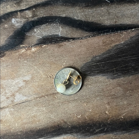 10k solid gold pearl earrings - Picture 3 of 4